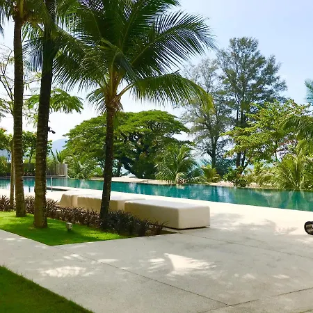 By The Beach - Luxury 2 Bedrooms Family Suite